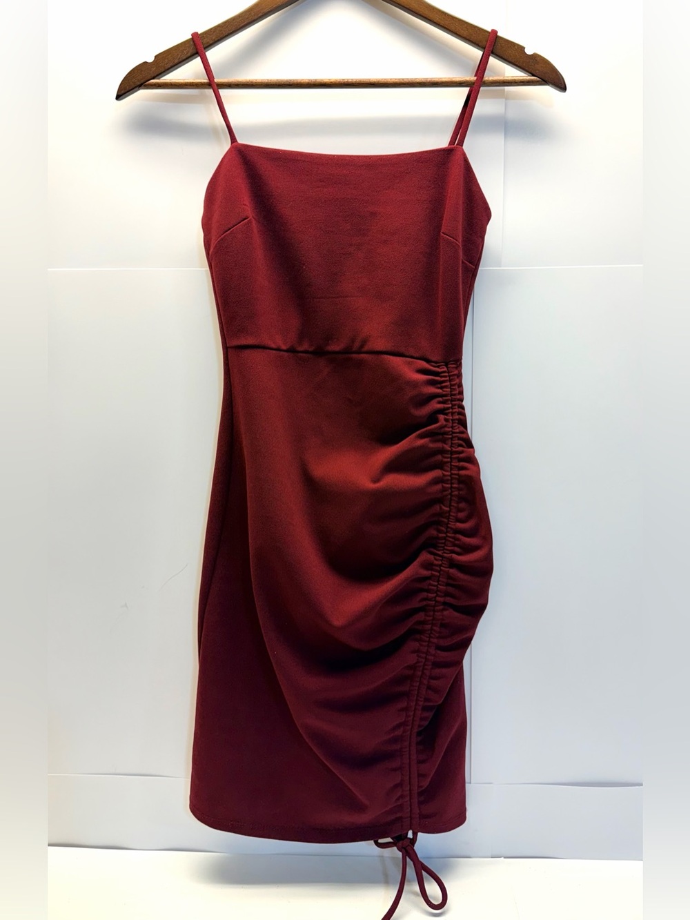 Windsor Burgundy Ruched Bodycon Mini Homecoming Dress